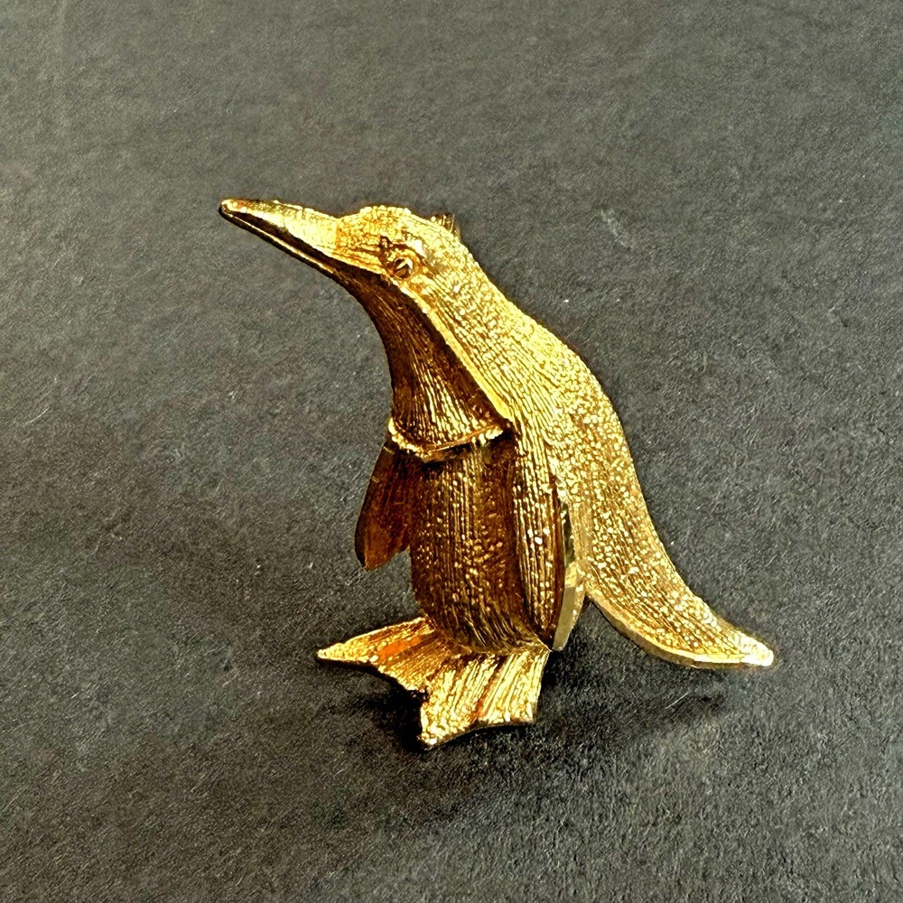 Vintage Penguin Bird Brooch Pin Gold Tone Figural 1-3/4" 3D Art Jewelry Lapel